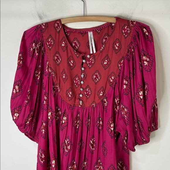 BY ANTHROPOLOGIE Pink Red Puff Sleeve Ikat Print Blouse Size Medium - Picture 14 of 15